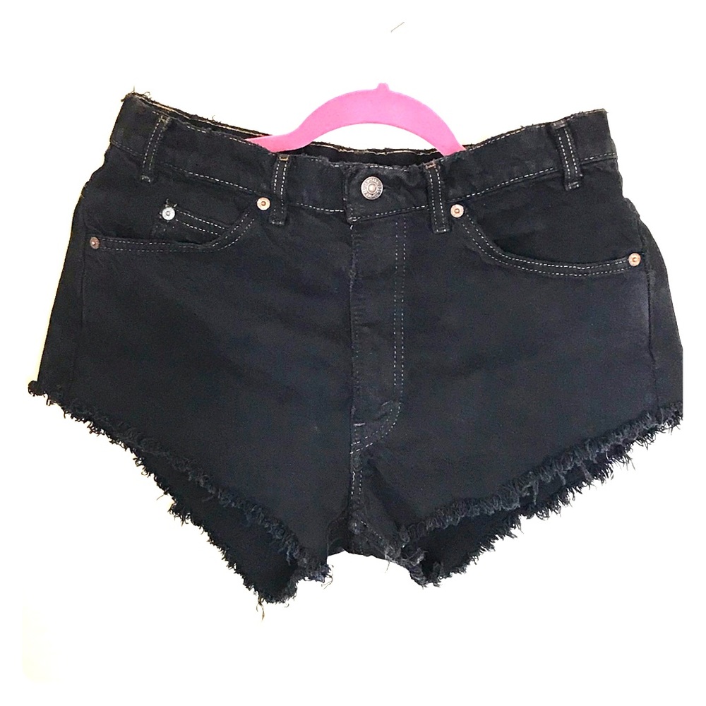 Vintage (1990) Daisy Duke” Levi shorts.